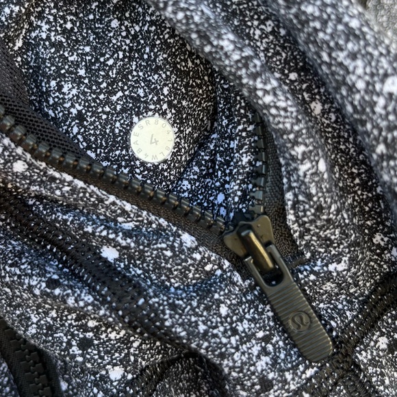 Lululemon - Define Jacket in Luminesce Splatter White Black - Picture 6 of 6